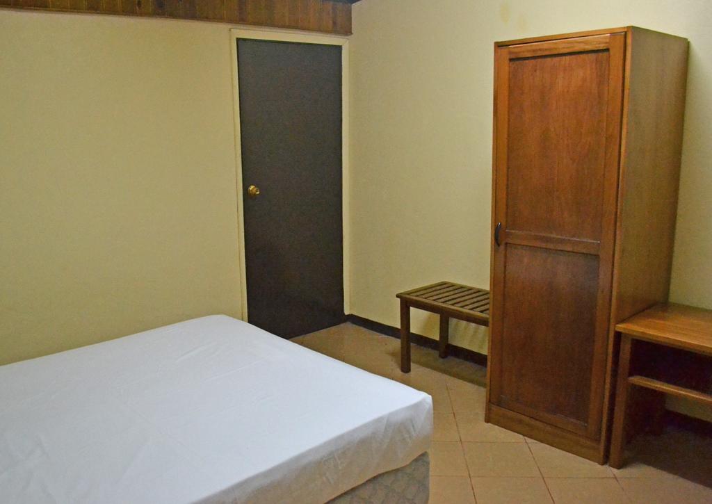 ราตู คีนี แบ๊คแพคเกอร์ แอนด์ ไดฟ์ รีสอร์ต Hotel เกาะมานา ห้อง รูปภาพ