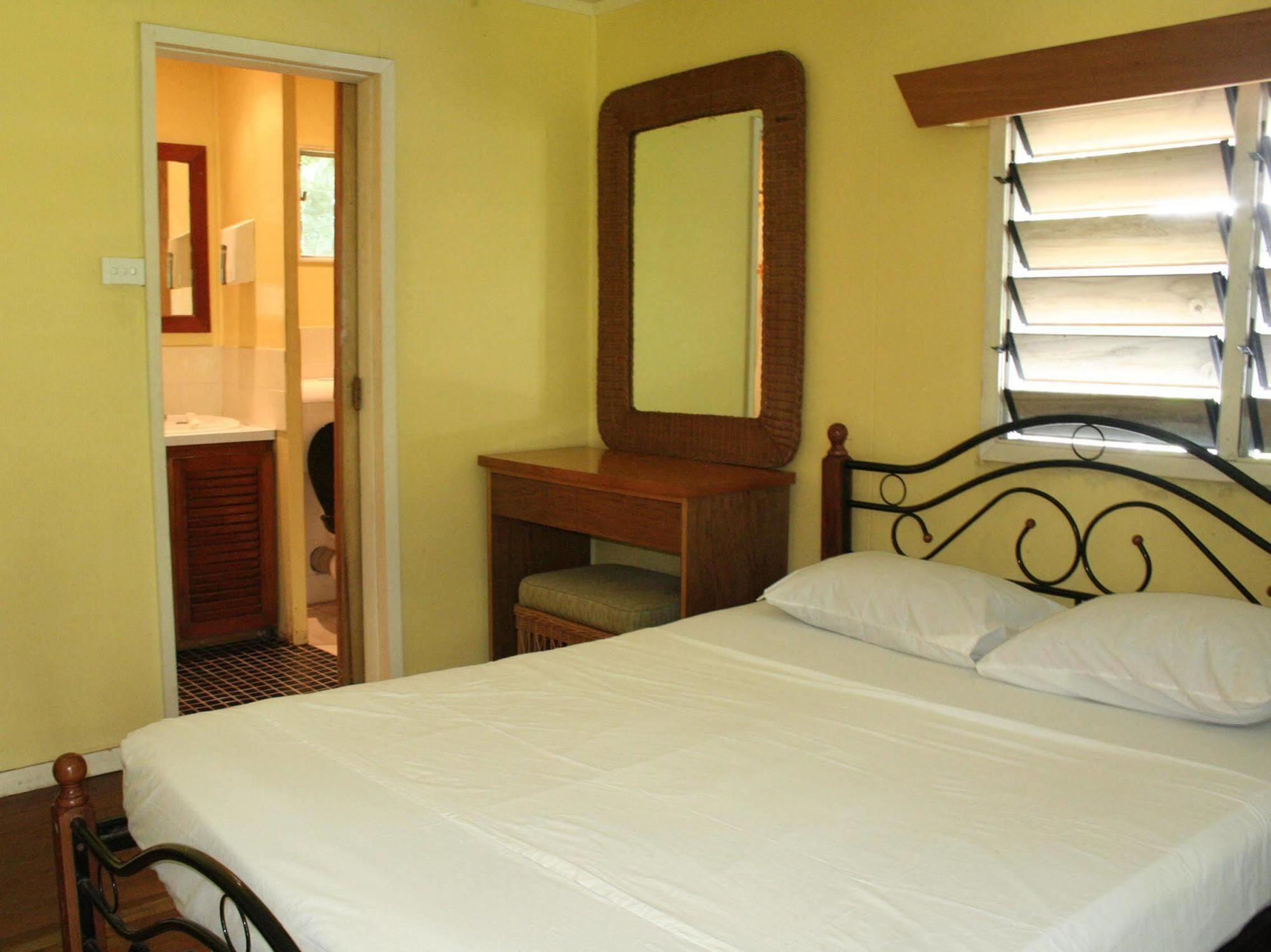 ราตู คีนี แบ๊คแพคเกอร์ แอนด์ ไดฟ์ รีสอร์ต Hotel เกาะมานา ภายนอก รูปภาพ
